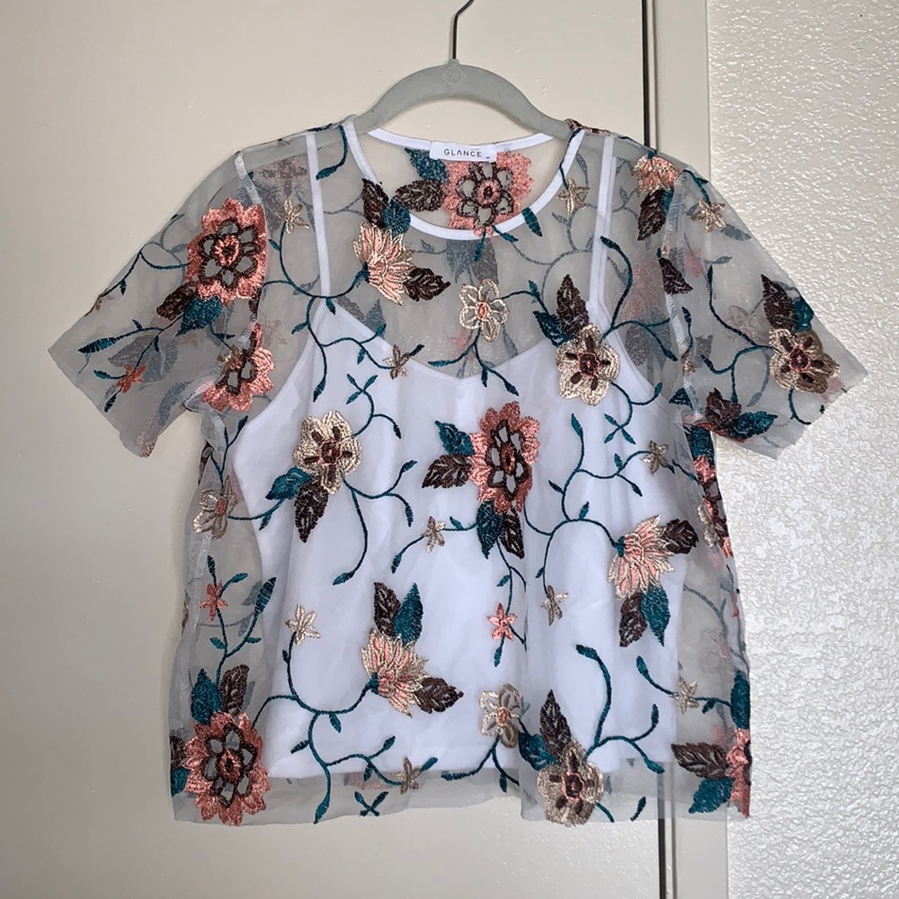 🌸🌸🌸NWOT White Mesh Embroidered Crop Top